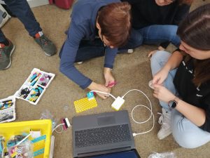 un gruppo in fase di programmazione