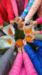 Bambini con la calendula